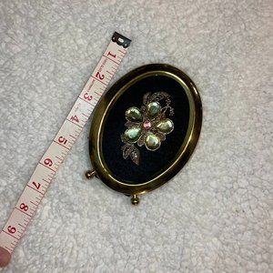 Rhinestone art in frame